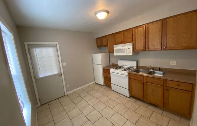 1 bed, 1 bath, $695, Unit 1147