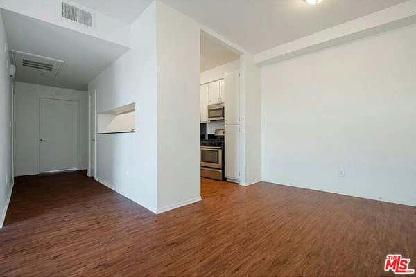 Studio, 1 bath, 425 sqft, $1,969, Unit 402