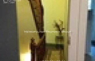 E 101st St