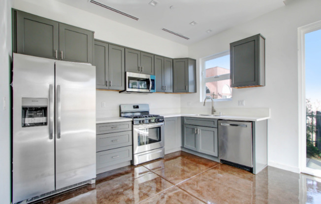 5407 N HUNTINGTON DR