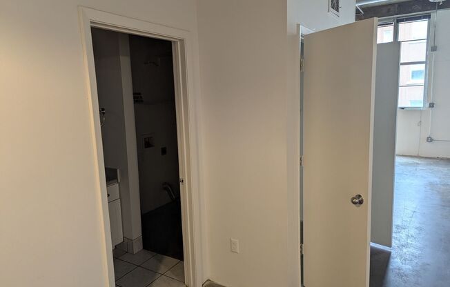 Studio, 1 bath, 700 sqft, $1,535, Unit A-211