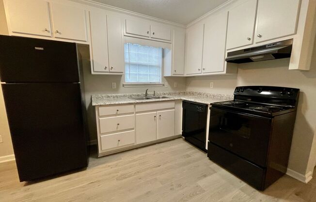 2 bedroom, 2 bath quadplex in downtown Douglasville. Convenient to downtown amenities. Great roommate plan.
