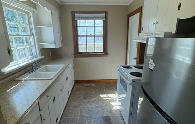 3 beds, 1 bath, $899