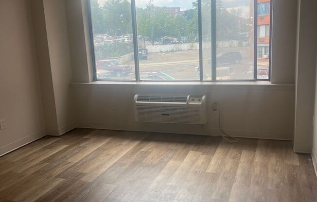 1 bed, 1 bath, 600 sqft, $1,300, Unit 206