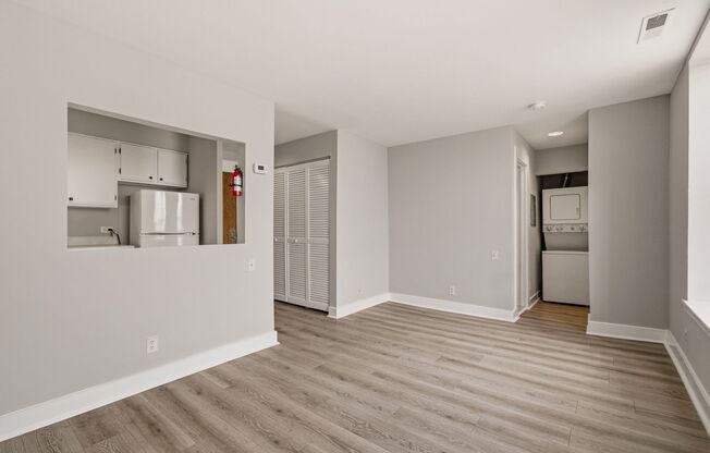 Adams Morgan Updated Top Floor Studio Apartment W/Washer & Dryer