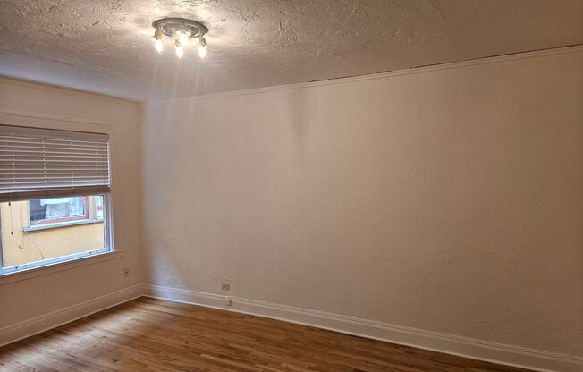 Studio, 1 bath, 308 sqft, $1,129, Unit 06