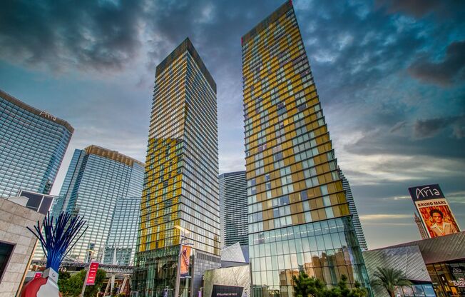 FULLY FURNISHED GORGEOUS ONE BEDROOM WITH SOUTH STRIP VIEW