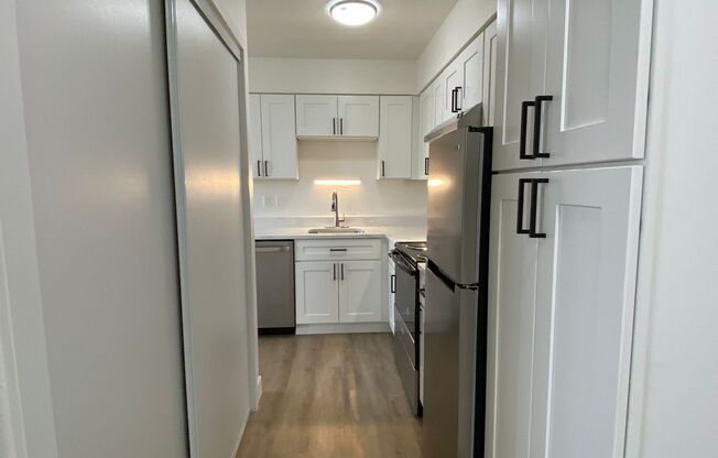 Studio, 1 bath, 405 sqft, $995, Unit Unit 302