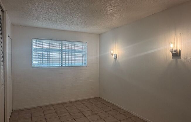Charming 2-Bedroom/1 Bathroom Apartment in Quiet Fourplex