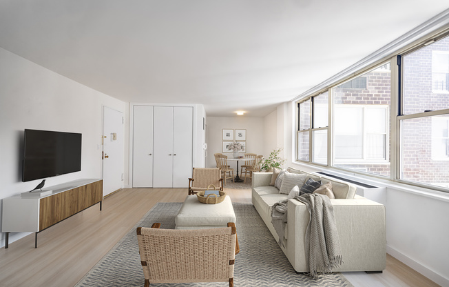 1 bed, 1 bath, $4,995, Unit 19L