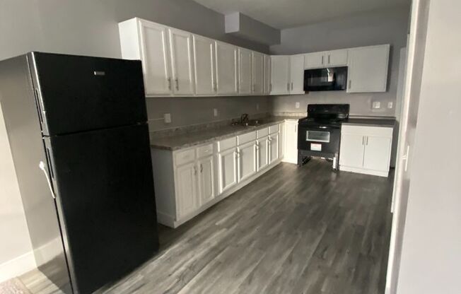 2 beds, 1 bath, 800 sqft, $800, Unit 715