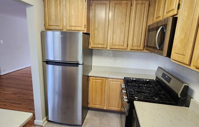 2 beds, 1 bath, 897 sqft, $2,305, Unit G-17