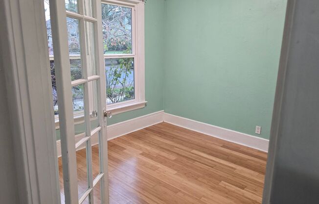 Charming 2 Bed, 1 Bath Home for Rent!