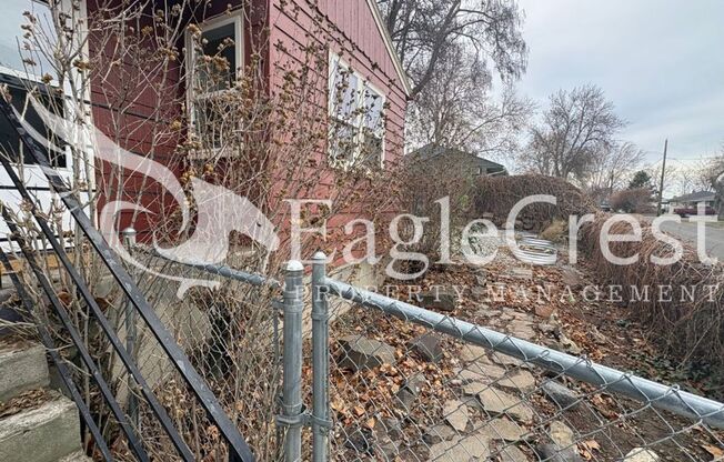 Spacious 3-Bedroom 2 bathroom Home with Great Mountain Views and Bonus Room!!