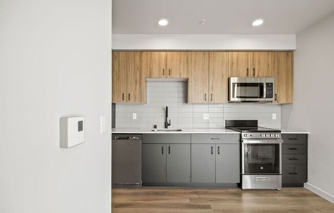 1 bed, 1 bath, 585 sqft, $1,715, Unit 515