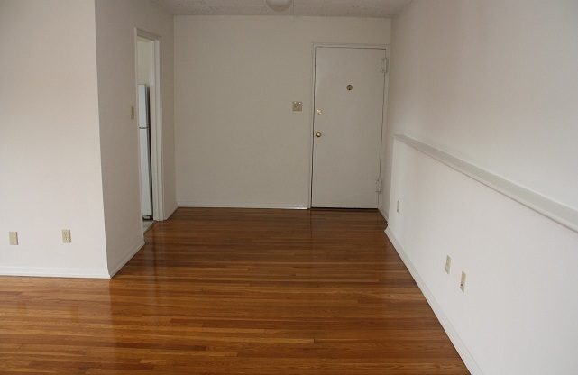1 bed, 1 bath, 610 sqft, $1,635, Unit 96EM2D