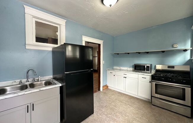 2 beds, 1 bath, $950, Unit #30