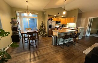 3 beds, 2 baths, $2,100, Unit # 203