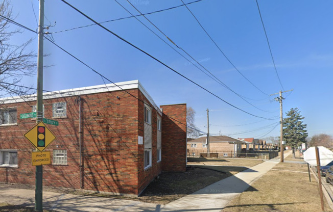 7806-7812 S Troy