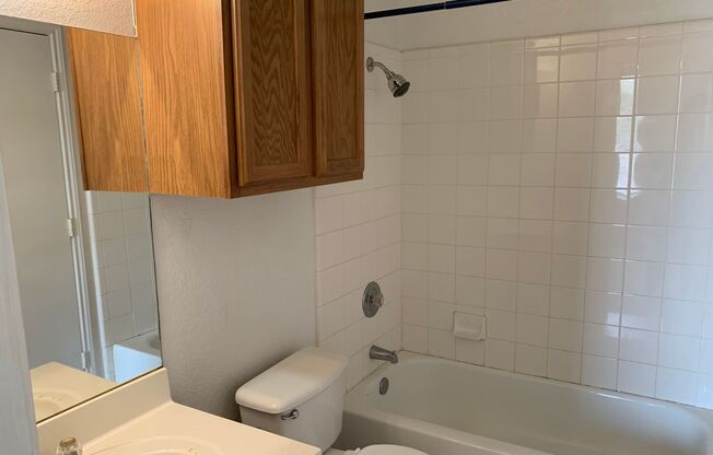 2 beds, 1 bath, $700