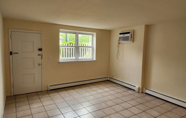 1 bed, 1 bath, $1,685, Unit A-11