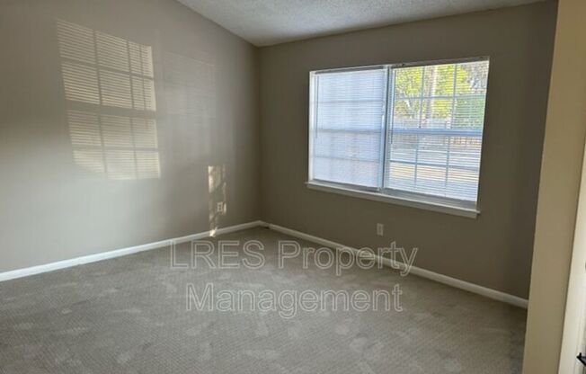 816 W 25 ST