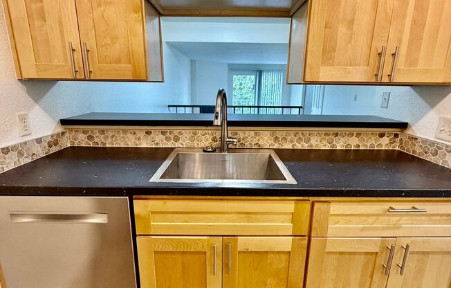 2 Bed 1 Bath Redmond Education Hill neighborhood Condo $1945 per/mo