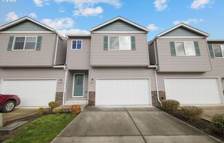 2 Story Townhome with Vaulted Ceilings and New Appliances!