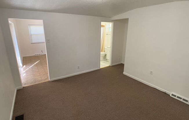 1 bed, 1 bath, 900 sqft, $650, Unit First Floor