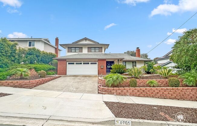 Stunning 4BD/2.5 BA W/ Large Backyard and Attached Garage in Clairemont!