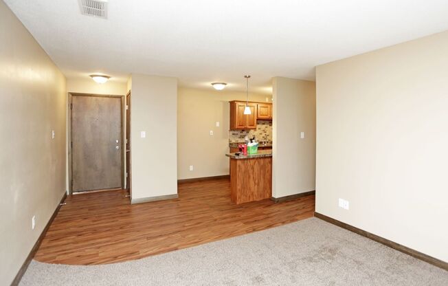 2 beds, 1.5 baths, 820 sqft, $985, Unit 4112 Wyndsor Terrace Building 1 #27