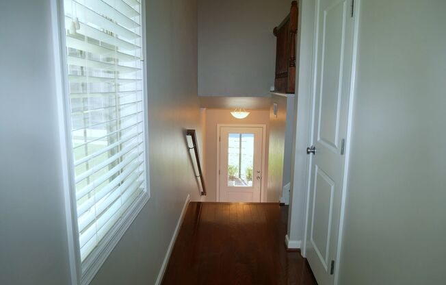 Gorgeous End Unit Garage Townhome In Brambleton for Rent!