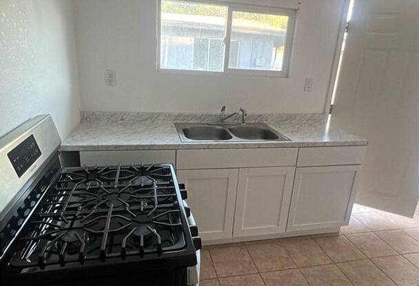 2 beds, 1 bath, 600 sqft, $650, Unit Unit B