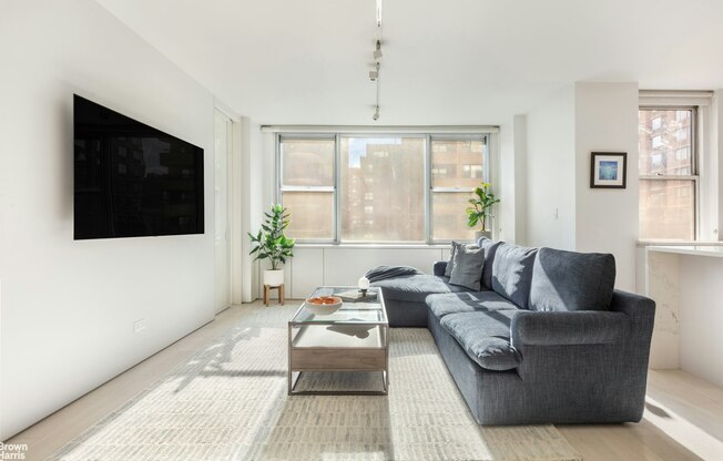 250 E 65 ST