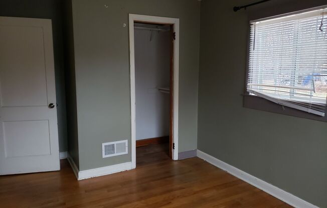 3 beds, 2 baths, $1,295