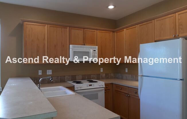 Tanasbourne Area 3 Bed Fenced Yard 1/2 Block to MAX Attached Garage 1 Small Pet Nego