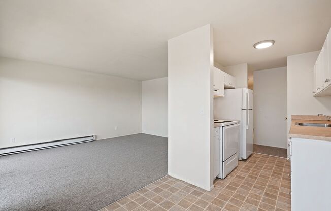 1 bed, 1 bath, 640 sqft, $1,595, Unit 306