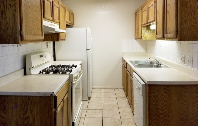 Expo 304 -  2 bed, Great location off Havana and Exposition with lots of amenities such as club house and washer/dryer in complex and Cherry Creek Schools.