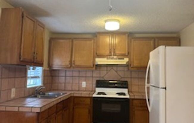 2 beds, 2 baths, $850, Unit 106