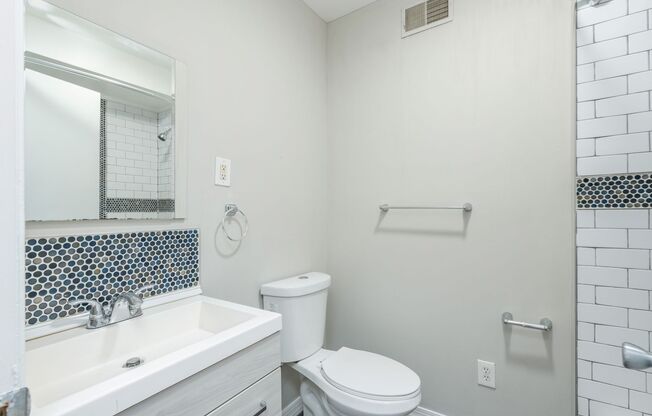3 beds, 1 bath, 1,000 sqft, $1,995, Unit 1422-E