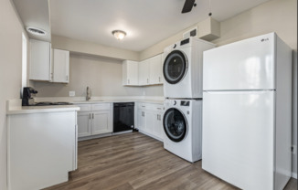 First Month Free! Beautiful East Mesa Apartment - Large and Spacious!