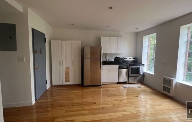 Studio, 1 bath, $3,000, Unit 4A