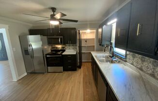 2 beds, 1 bath, $1,295, Unit 191 Wade St