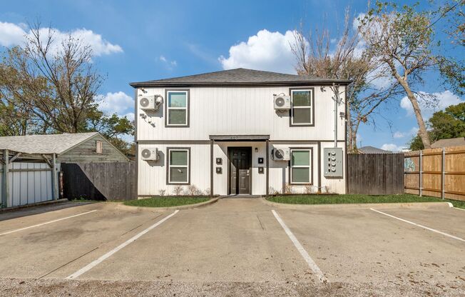 407 N JUSTIN AVE