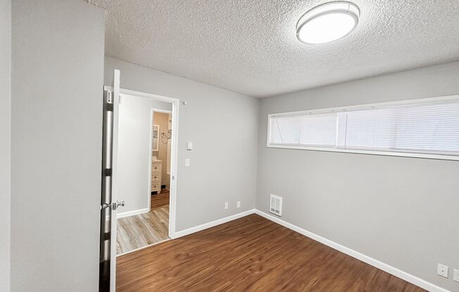 1 bed, 1 bath, 625 sqft, $1,100, Unit 27