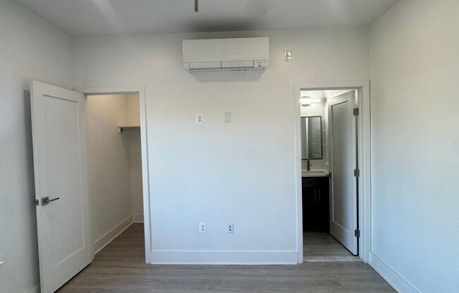 2 beds, 2 baths, 839 sqft, $1,600, Unit 400