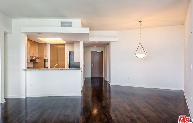3 beds, 3.5 baths, 2,099 sqft, $10,000, Unit 1822
