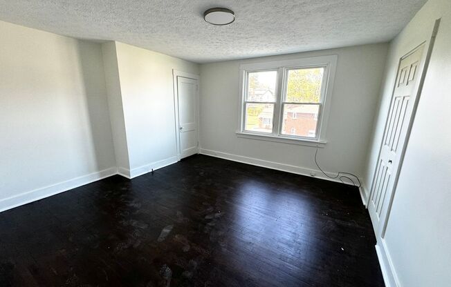 2 beds, 1 bath, $1,600