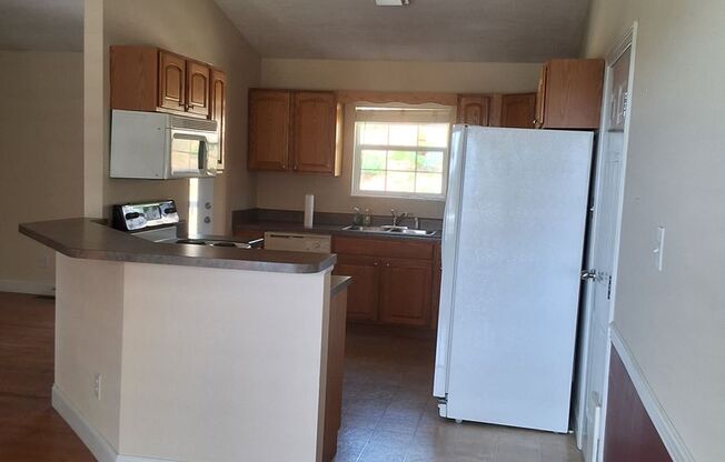 3 beds, 2 baths, $2,100