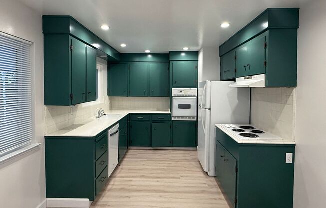 817/819 E Dana St